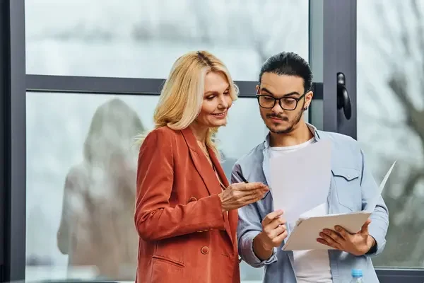 Encargados de una empresa evaluando las oportunidades en una gestión de crisis