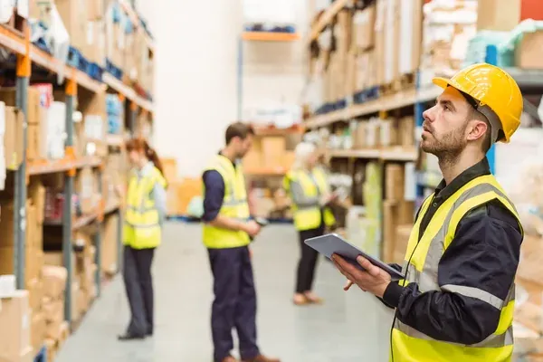 Maximiza la eficiencia de tu inventario con puntos de reorden